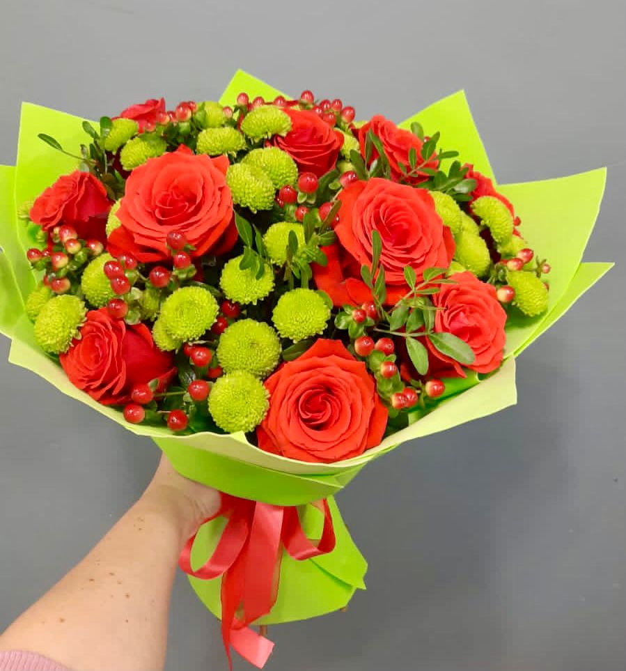 Букет цветов из: Хризантемы и Розы в Красноярске