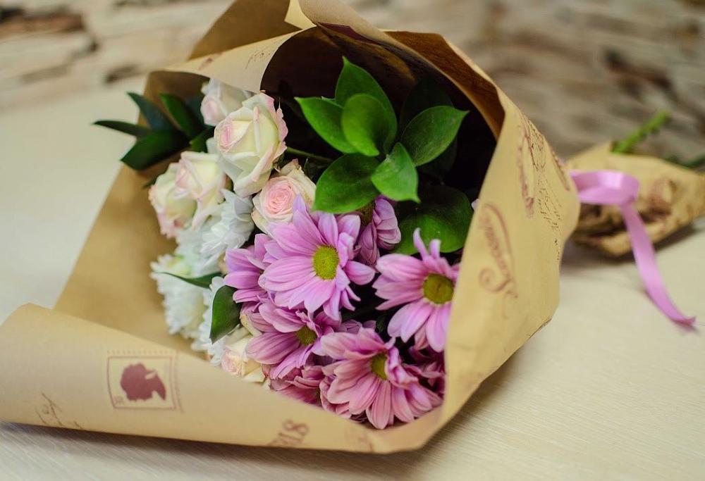 Букет цветов из: Розы и Хризантемы в Красноярске