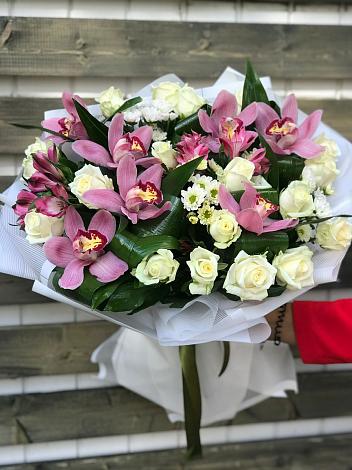 Букет цветов из: Розы и Хризантемы в Красноярске