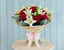 Букет цветов из:  Лилии и Розы #REPLACE_PRED# Красноярске
