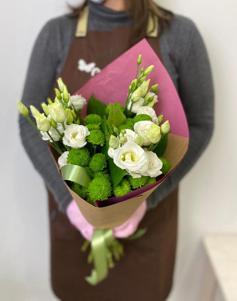 Букет цветов из: Хризантемы и Лизиантусы в Красноярске