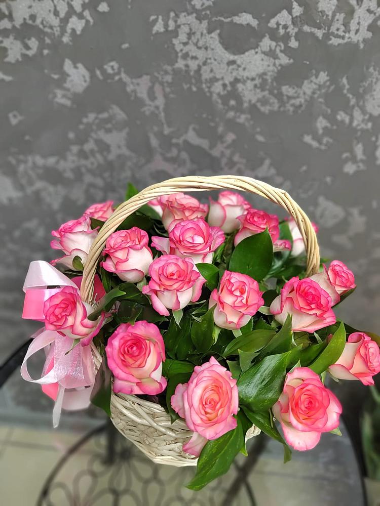Цветочная композиция из Розы в корзине в Красноярске