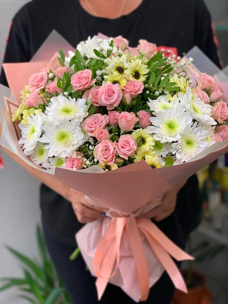 Букет цветов из: Розы и Хризантемы в Красноярске