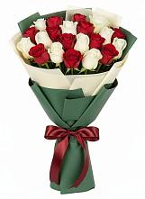 Микс из красных и белых роз в Красноярске Букет Микс из красных и белых роз в Красноярске