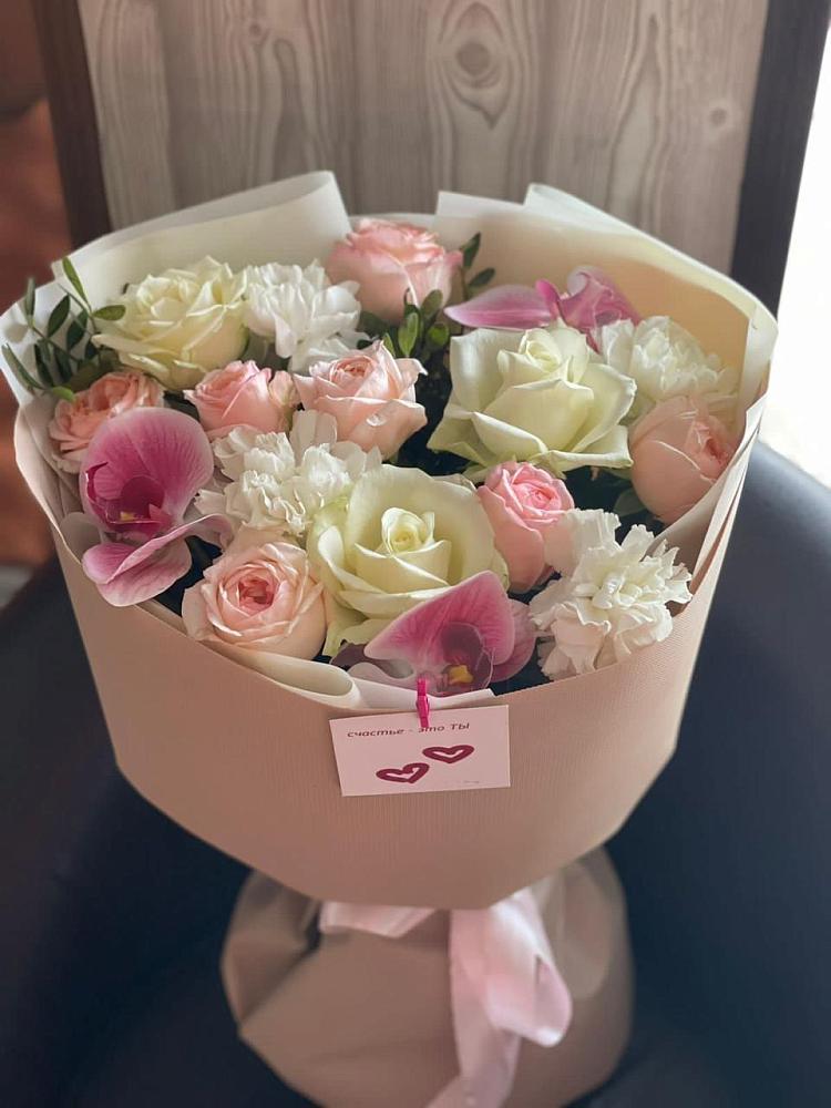 Букет цветов из: Орхидеи, Розы и Гвоздики в Красноярске