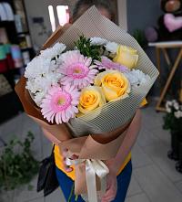 Букет цветов из:  Герберы, Розы и Хризантемы в Красноярске