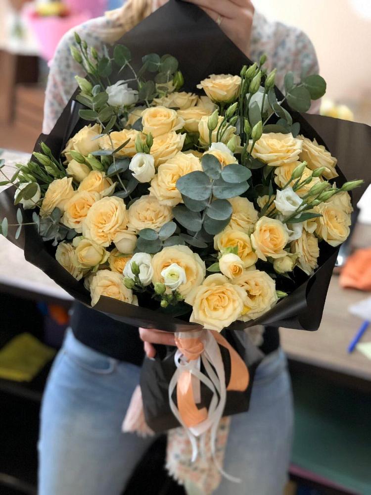 Букет цветов из: Розы и Лизиантусы в Красноярске