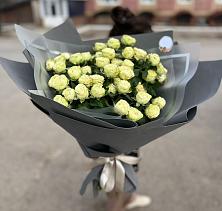 Букет Белые кустовые розы Солинеро в Красноярске