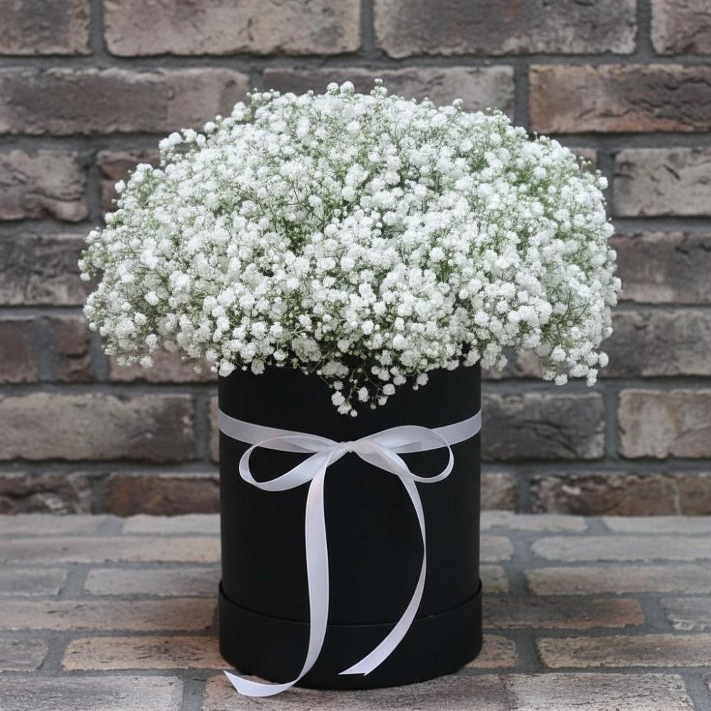 Композиция коробка гипсофил в Красноярске Цветочная композиция из Гипсофила в шляпной коробке в Красноярске