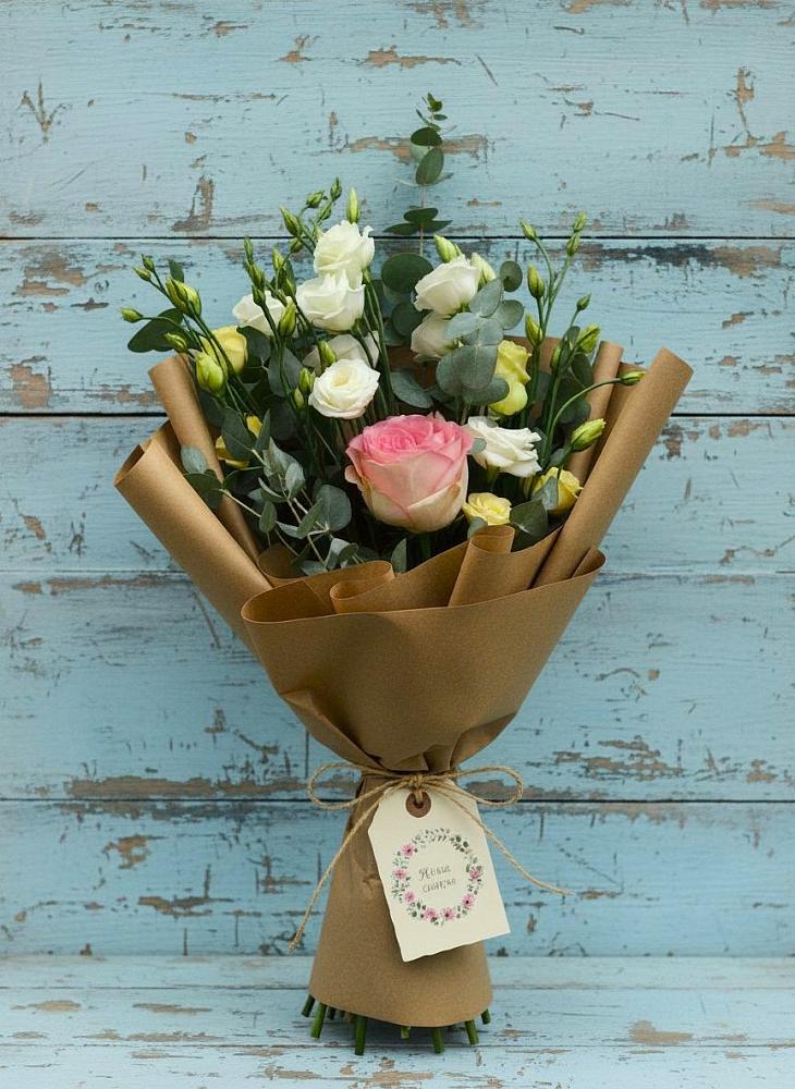 Букет цветов из: Розы и Лизиантусы в Красноярске