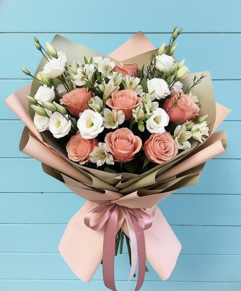 Букет олимп в Красноярске Букет цветов из: Розы, Альстромерии и Лизиантусы в Красноярске