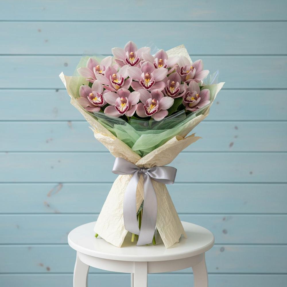 Букет 11 орхидей в Красноярске Букет цветов из: Орхидеи и Розы в Красноярске