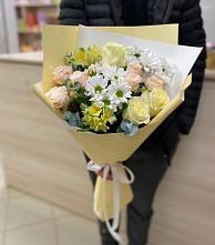 Букет цветов из:  Альстромерии, Розы и Хризантемы в Красноярске