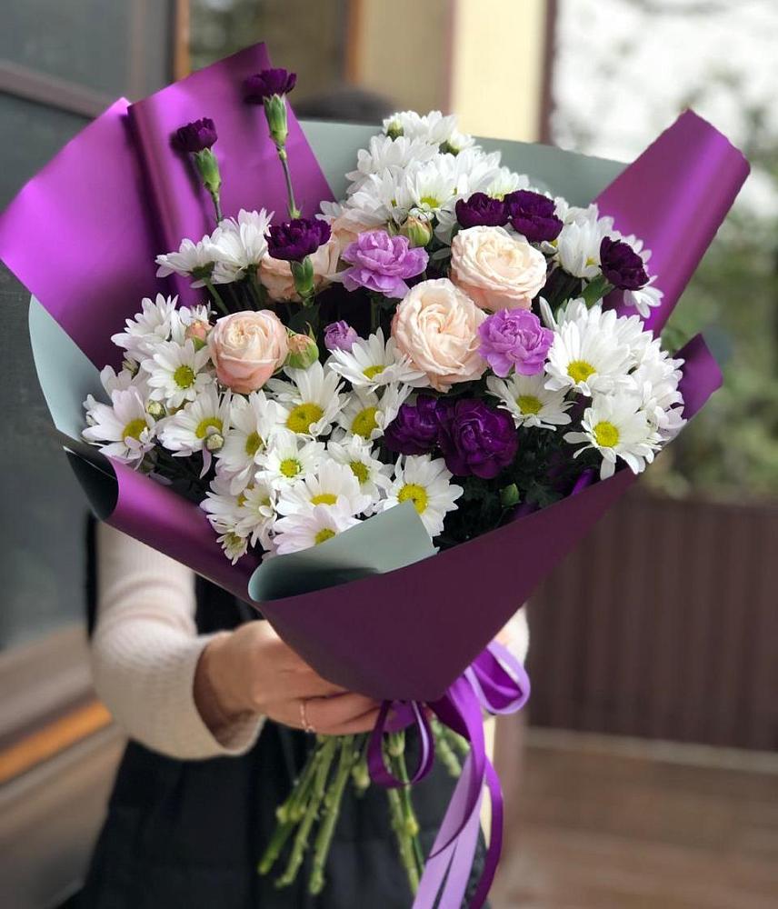 Букет фиолетовый сад в Красноярске Букет цветов из: Хризантемы, Гвоздики и Розы в Красноярске