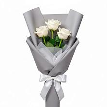 Букет 3 белые розы в Красноярске