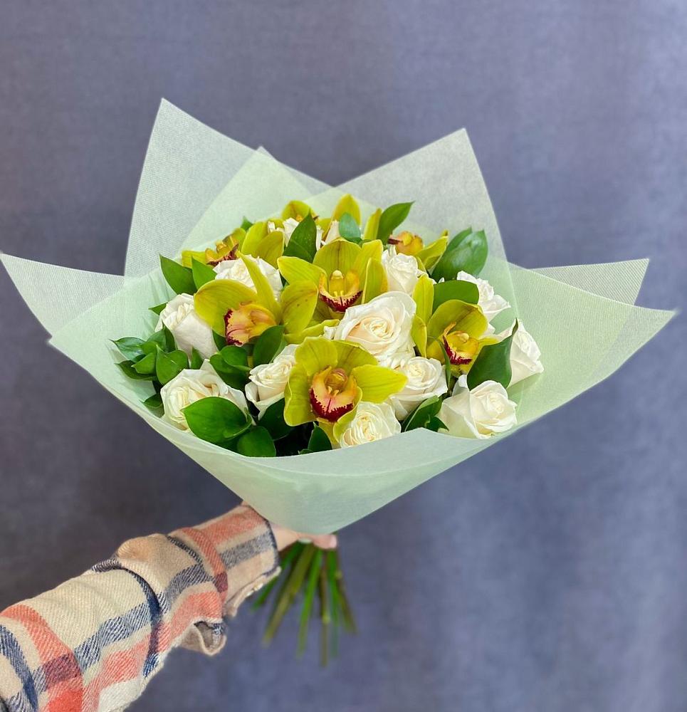 Букет цветов из: Орхидеи и Розы в Красноярске