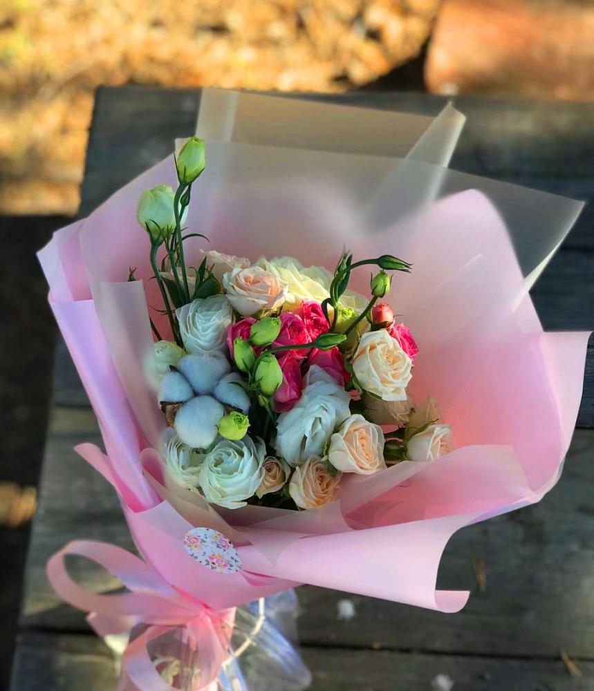 Букет цветов из: Розы и Лизиантусы в Красноярске