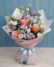 Букет цветов из:  Лизиантусы, Розы, Альстромерии и Гипсофила в Красноярске