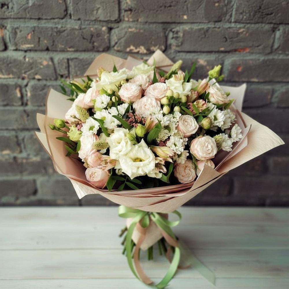 Букет нежное ассорти в Красноярске Букет цветов из: Альстромерии, Розы и Хризантемы в Красноярске