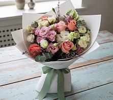 Букет цветов из:  Розы, Лизиантусы и Гвоздики в Красноярске