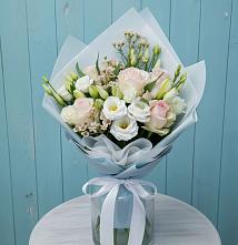 Букет цветов из:  Розы и Лизиантусы в Красноярске