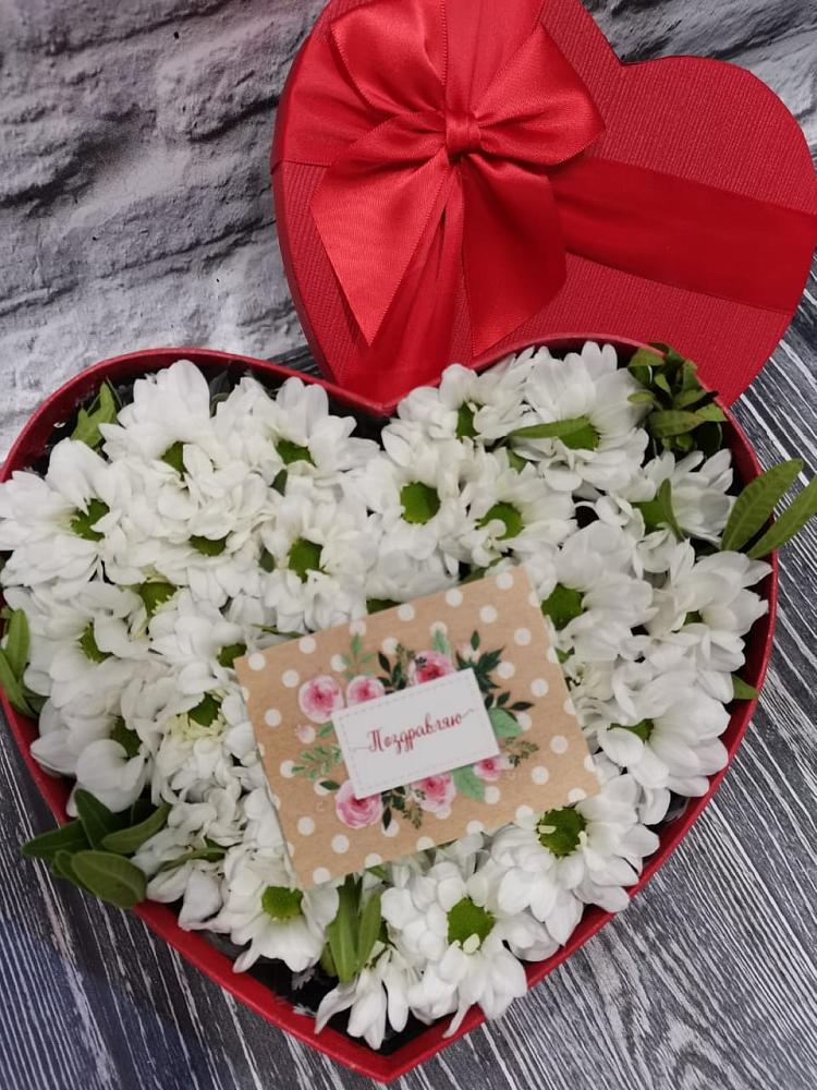 Цветочная композиция из Хризантемы в виде сердца в Красноярске