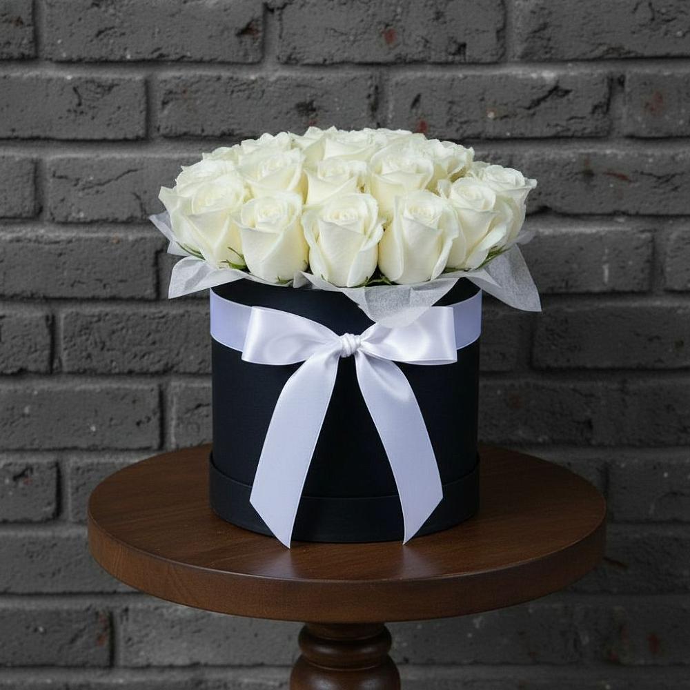 Композиция воздушная нежность в Красноярске Цветочная композиция из Розы в шляпной коробке в Красноярске