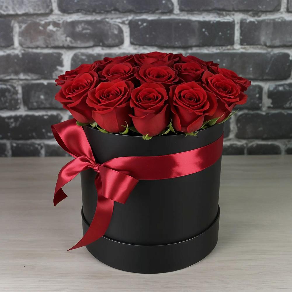 Композиция исключительность в Красноярске Цветочная композиция из Розы в шляпной коробке в Красноярске