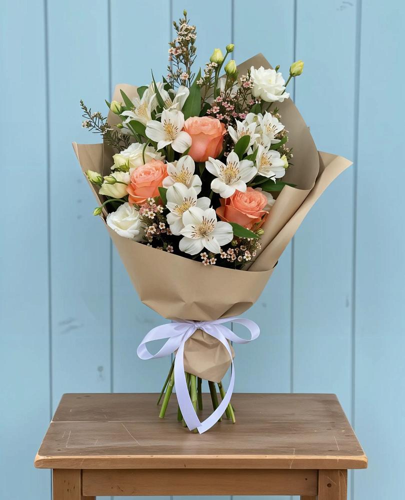 Букет цветов из: Альстромерии, Лизиантусы, Розы и Хризантемы в Красноярске