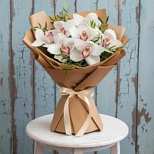 Букет Белые орхидеи в Красноярске Букет цветов из:  Орхидеи и Розы в Красноярске