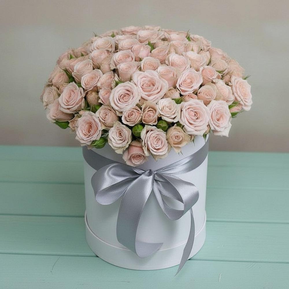 Композиция утонченная красота в Красноярске Цветочная композиция из Розы в шляпной коробке в Красноярске