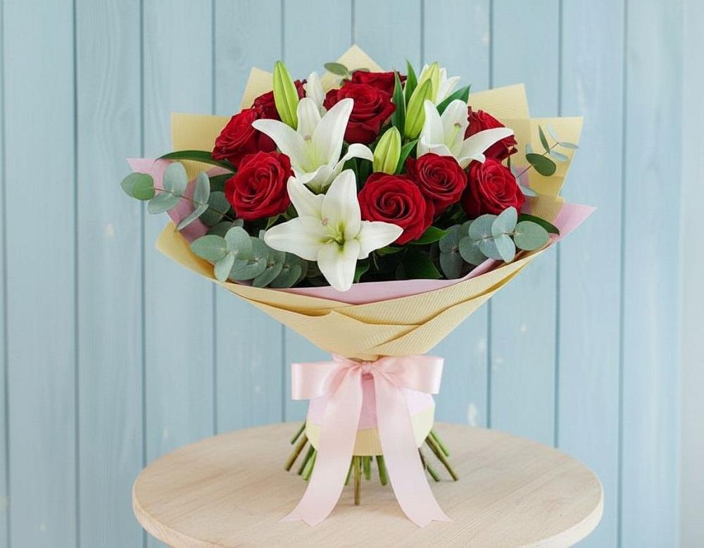 Букет Элегантная гармония в Красноярске Букет цветов из: Лилии и Розы в Красноярске